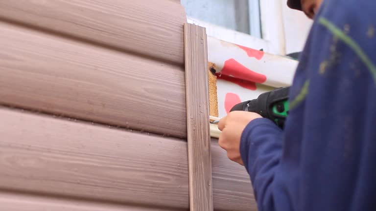 How To Choose The Right Materials for Your Siding Installation in 'Sayre, OK